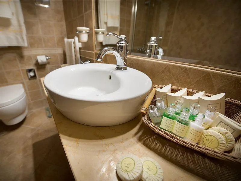 General Boutique Hotel & Wellness Prague 5*,